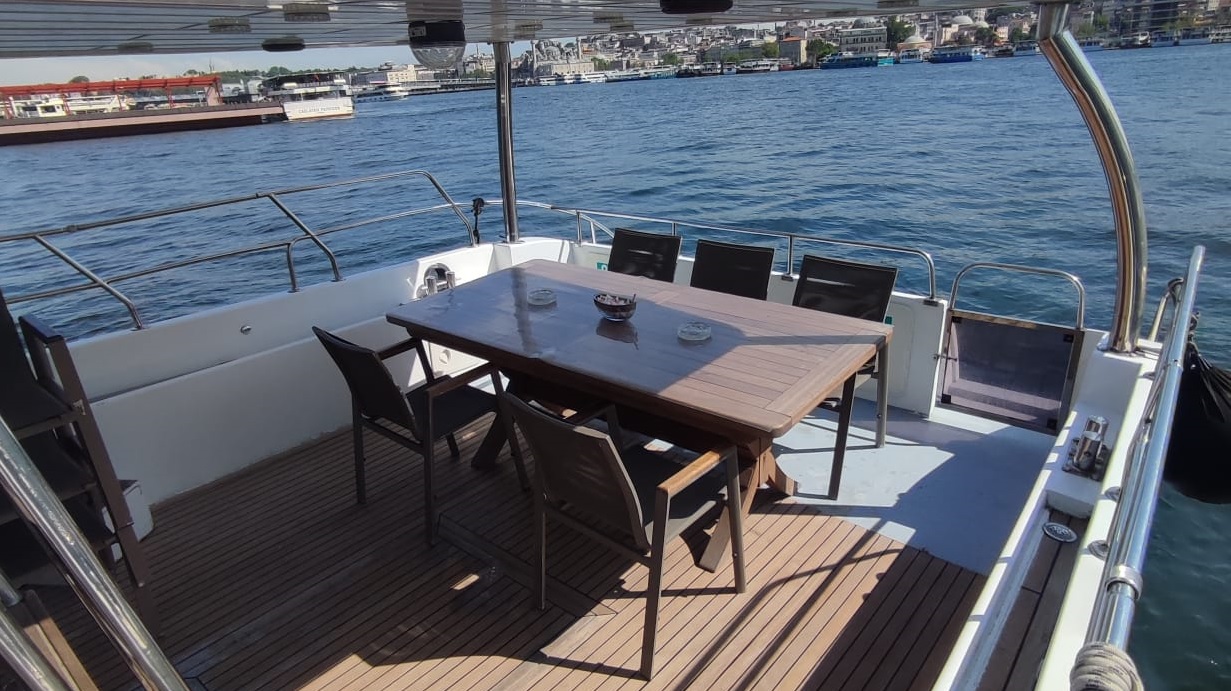 A  table on a  Elite yacht overlooking the Bosphorus view